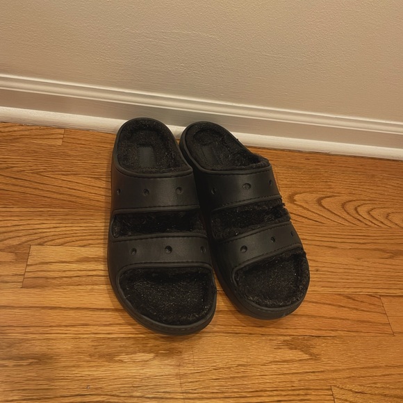 Black Fuzzy Slide Crocs Sandals - Mens Size 11 - Picture 5 of 5